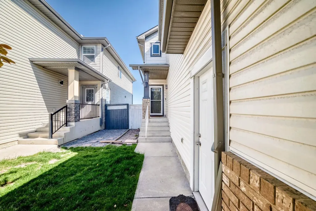 277 Saddlecrest Way NE Calgary AB T3J5N3