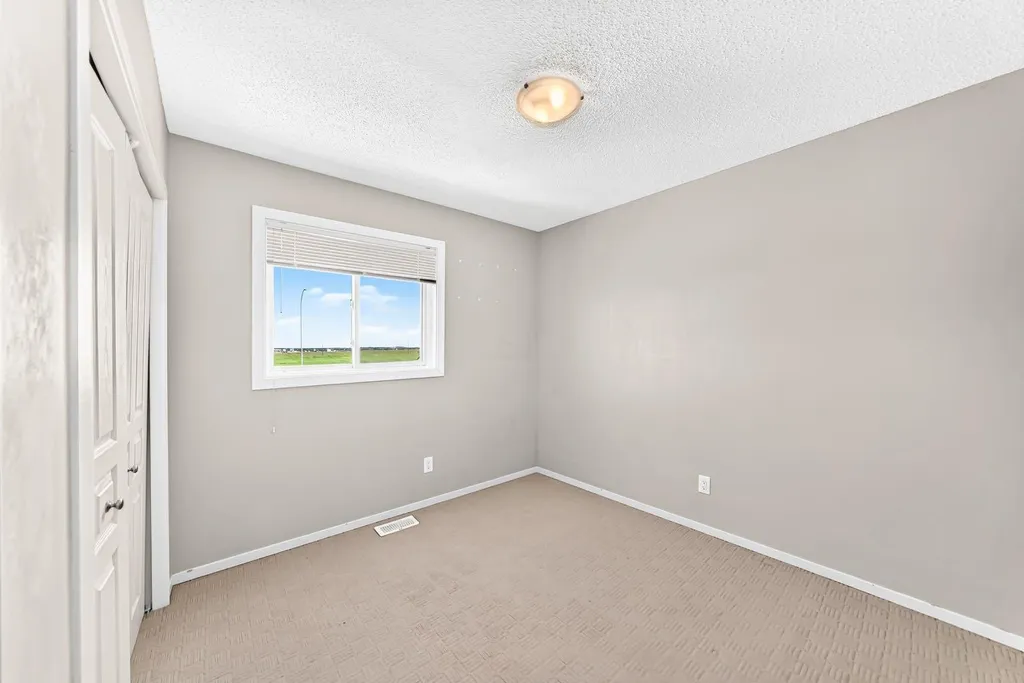 277 Saddlecrest Way NE Calgary AB T3J5N3