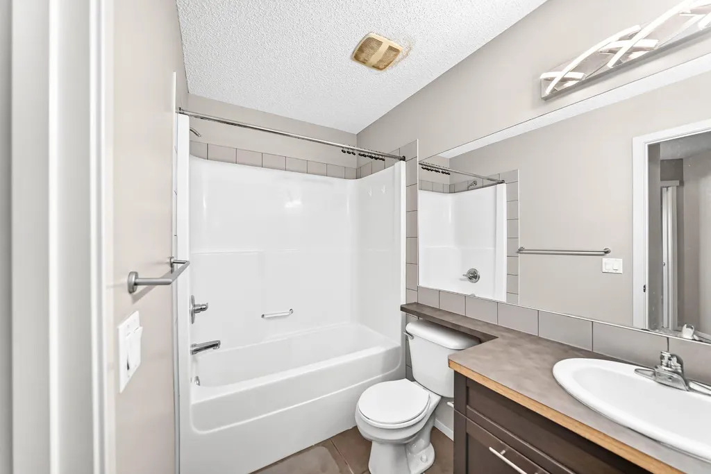 277 Saddlecrest Way NE Calgary AB T3J5N3