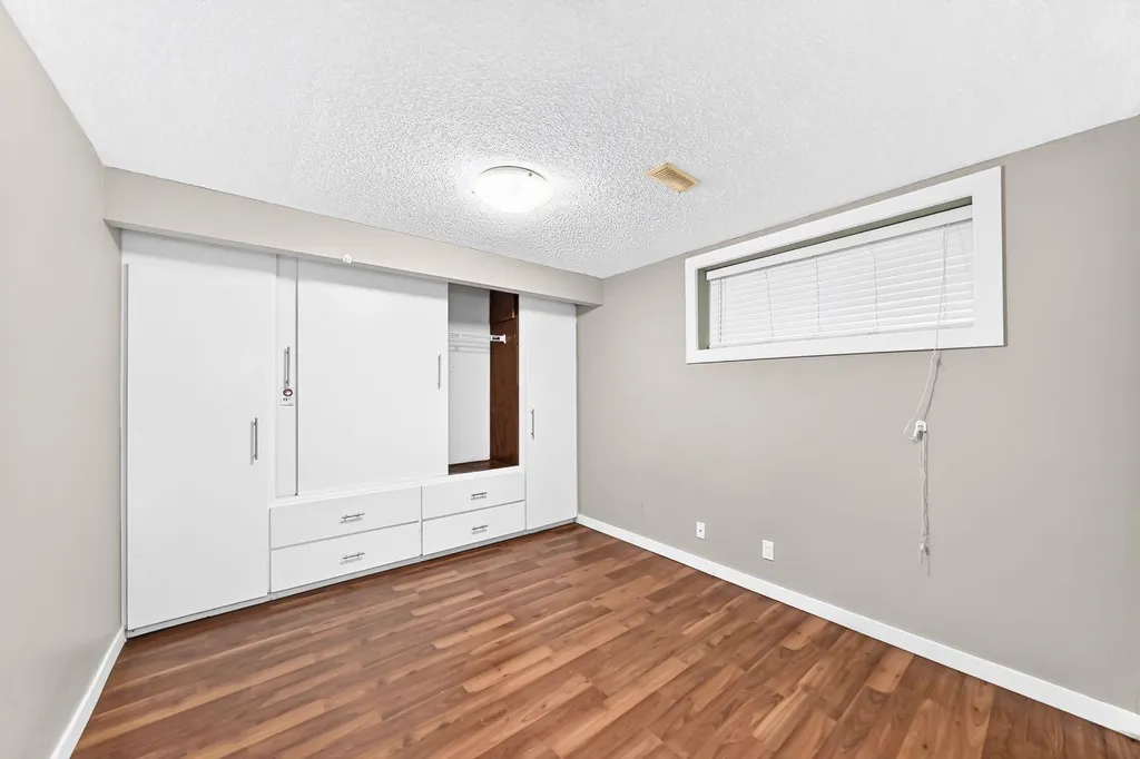 277 Saddlecrest Way NE Calgary AB T3J5N3