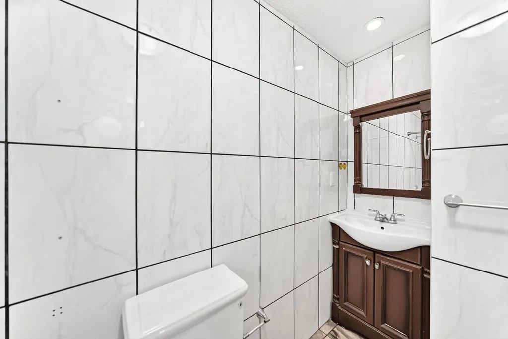 277 Saddlecrest Way NE Calgary AB T3J5N3