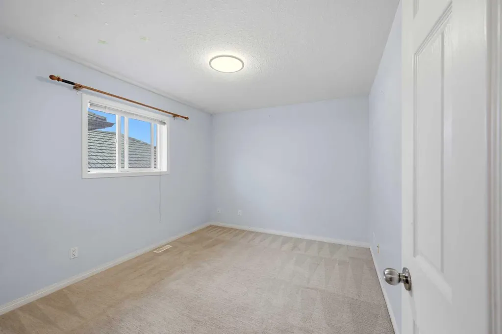141 Tarawood Place NE Calgary AB T3J 5B4
