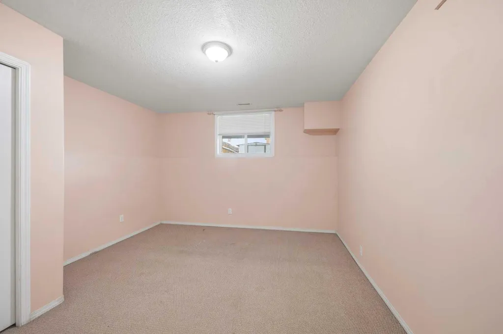 141 Tarawood Place NE Calgary AB T3J 5B4