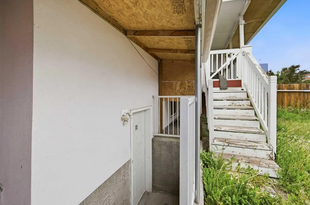 141 Tarawood Place NE Calgary AB T3J 5B4