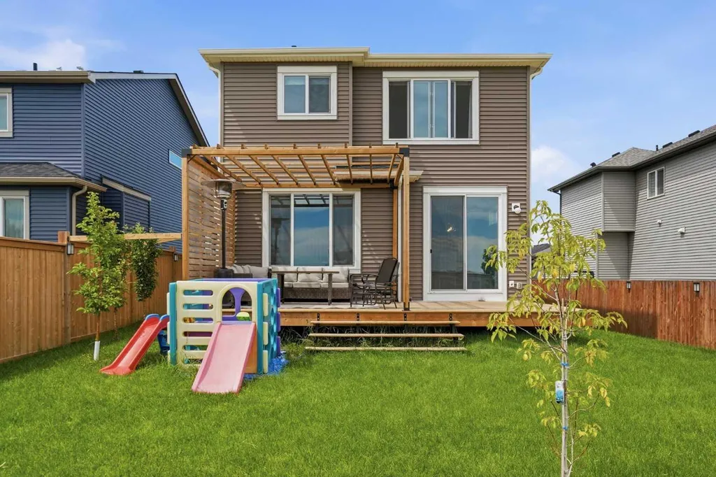 110 Drake Landing Gardens Okotoks AB T1S 0P9