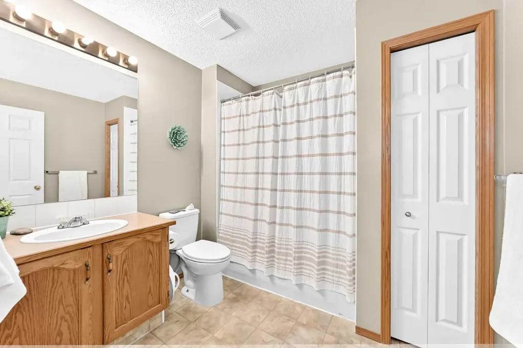 32 Cimarron Meadows Way Okotoks AB T1S1T4