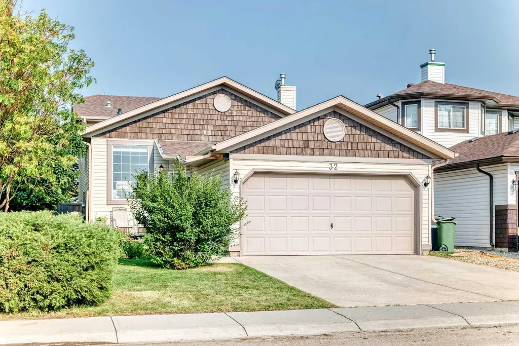 32 Cimarron Meadows Way Okotoks AB T1S1T4