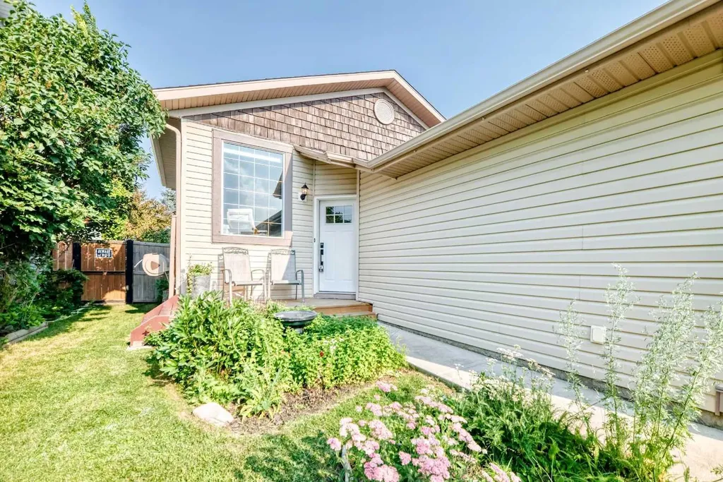 32 Cimarron Meadows Way Okotoks AB T1S1T4