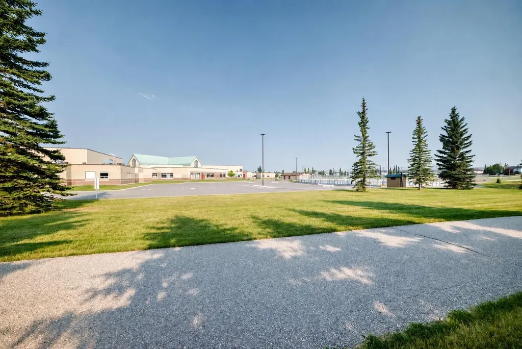 32 Cimarron Meadows Way Okotoks AB T1S1T4