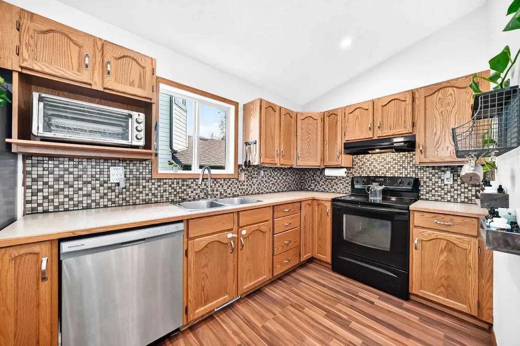 32 Cimarron Meadows Way Okotoks AB T1S1T4