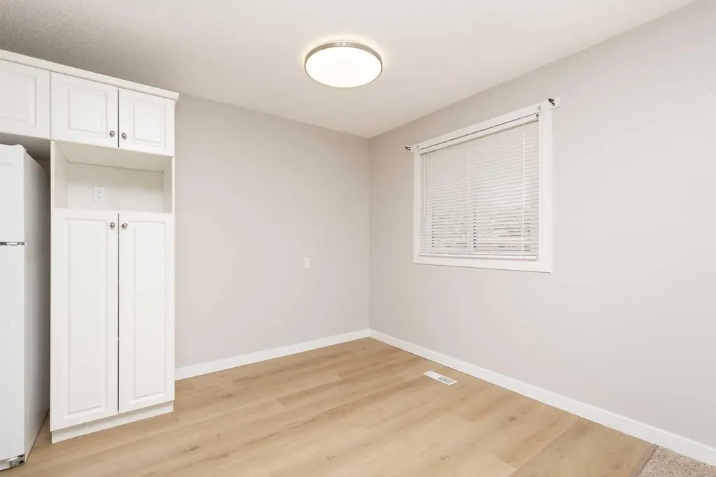 5 Acadia Road W Lethbridge AB T1K 4C1