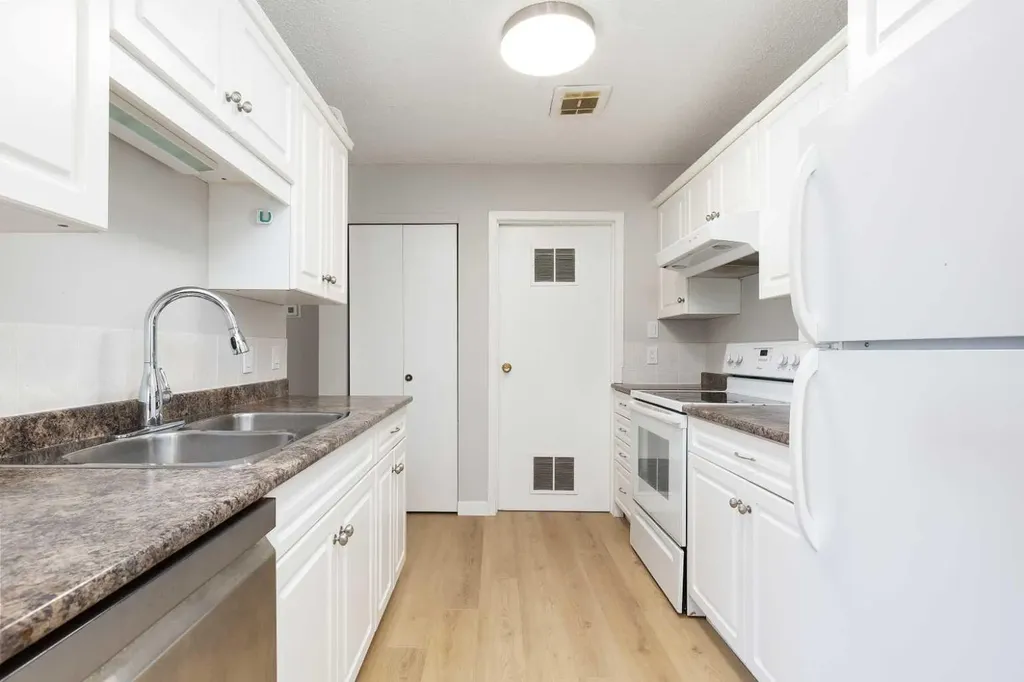 5 Acadia Road W Lethbridge AB T1K 4C1