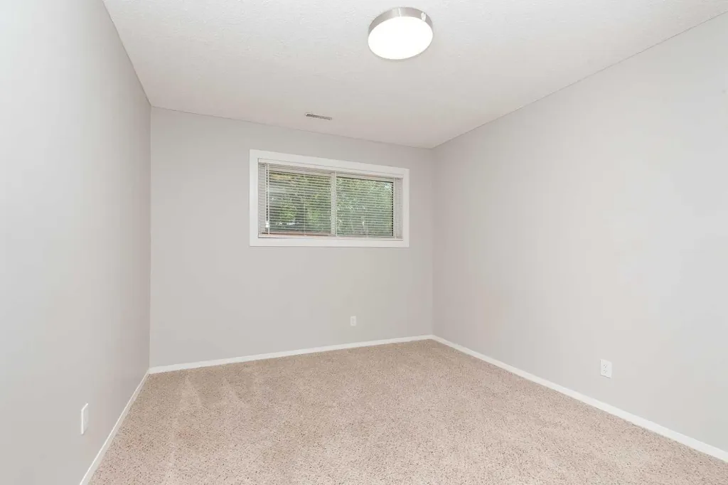 5 Acadia Road W Lethbridge AB T1K 4C1