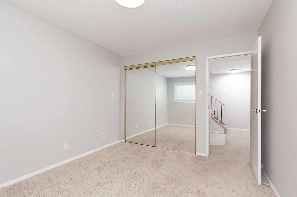 5 Acadia Road W Lethbridge AB T1K 4C1