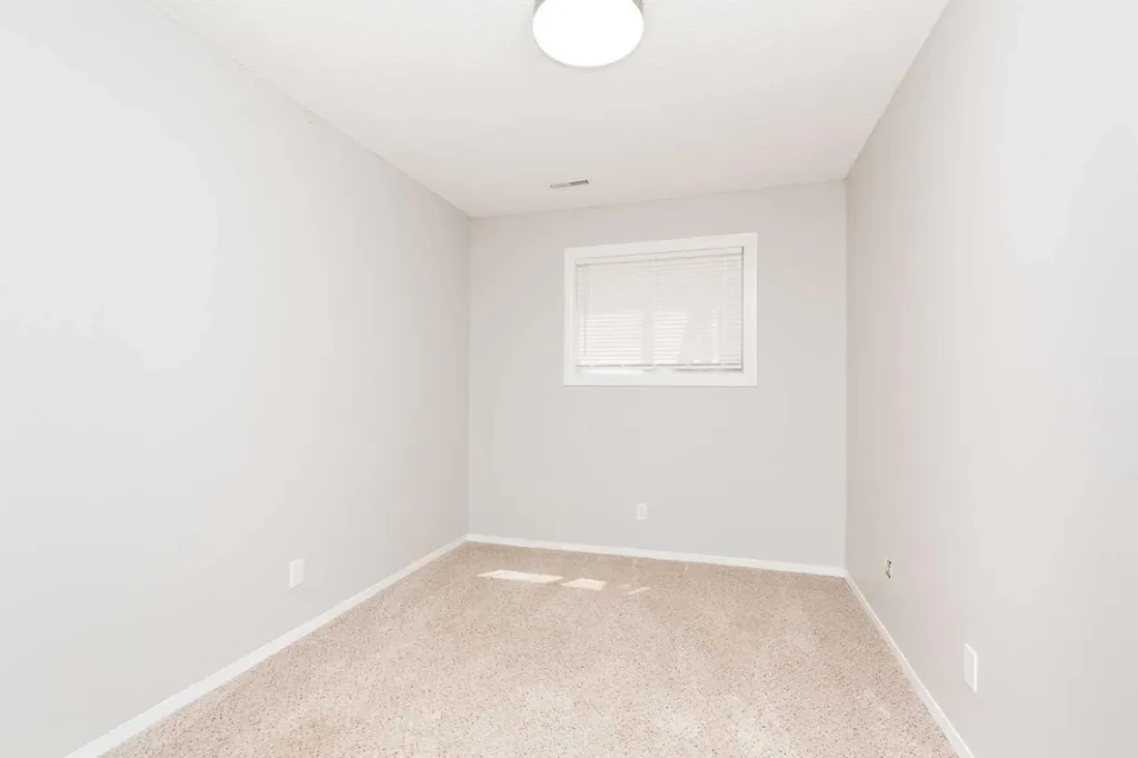 5 Acadia Road W Lethbridge AB T1K 4C1
