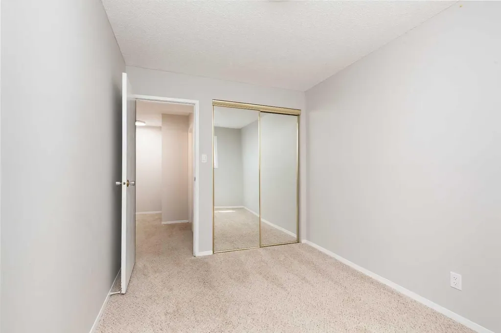5 Acadia Road W Lethbridge AB T1K 4C1