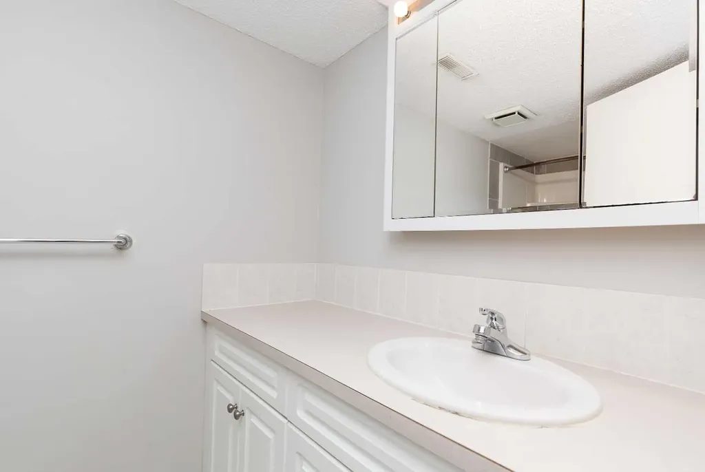 5 Acadia Road W Lethbridge AB T1K 4C1