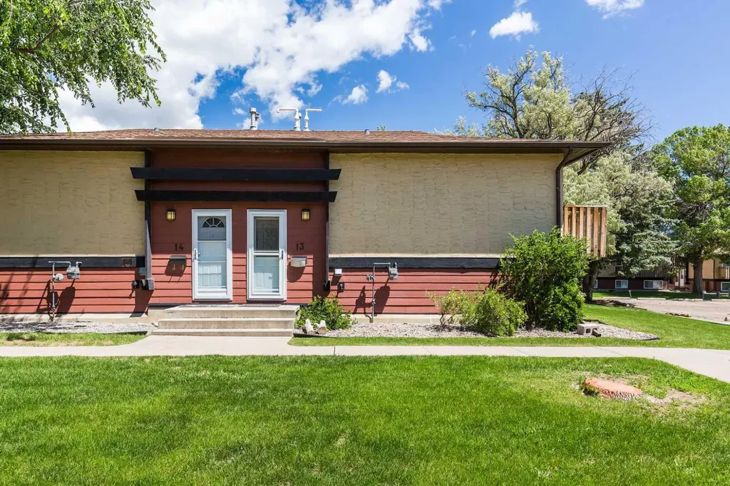 5 Acadia Road W Lethbridge AB T1K 4C1