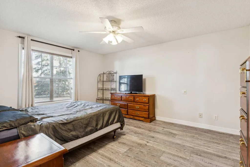 7171 Coach Hill Road SW Calgary AB T3H 3R7