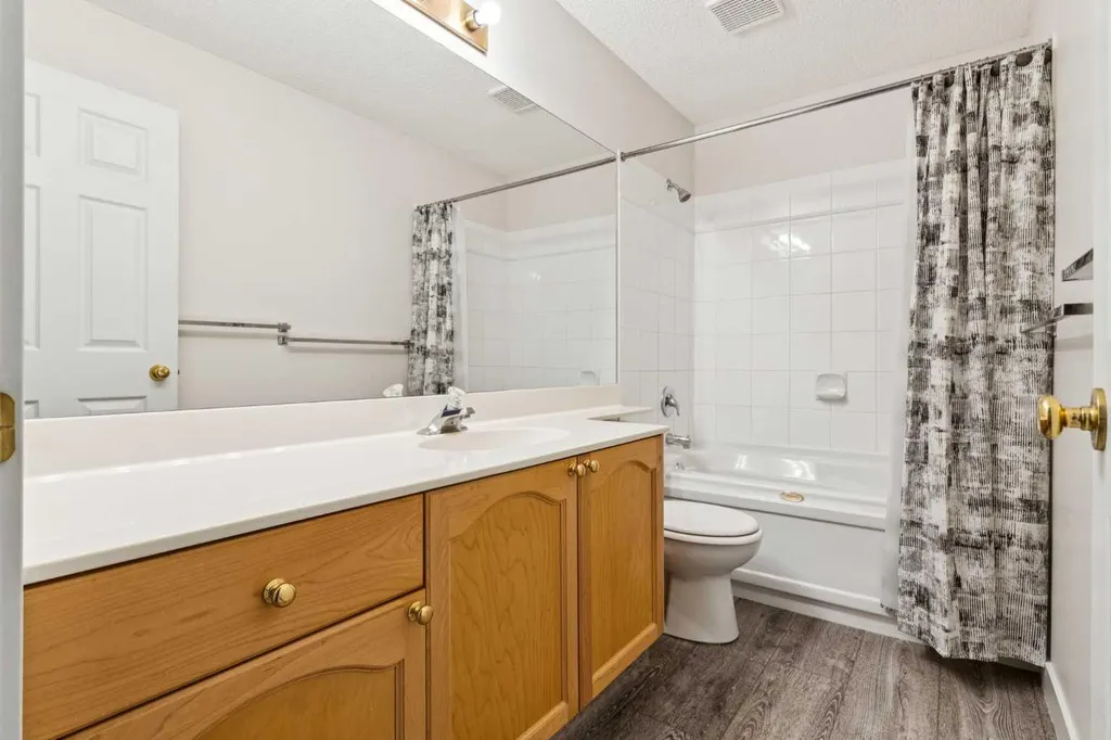 7171 Coach Hill Road SW Calgary AB T3H 3R7