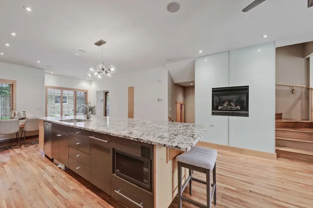 17 Somme Boulevard SW Calgary AB T2T 6K7