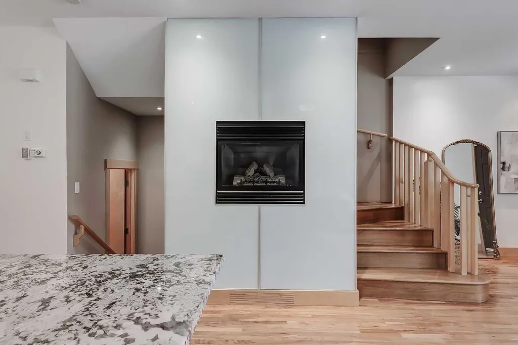 17 Somme Boulevard SW Calgary AB T2T 6K7