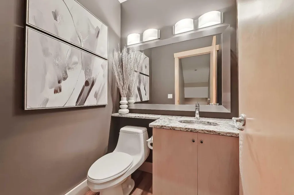 17 Somme Boulevard SW Calgary AB T2T 6K7