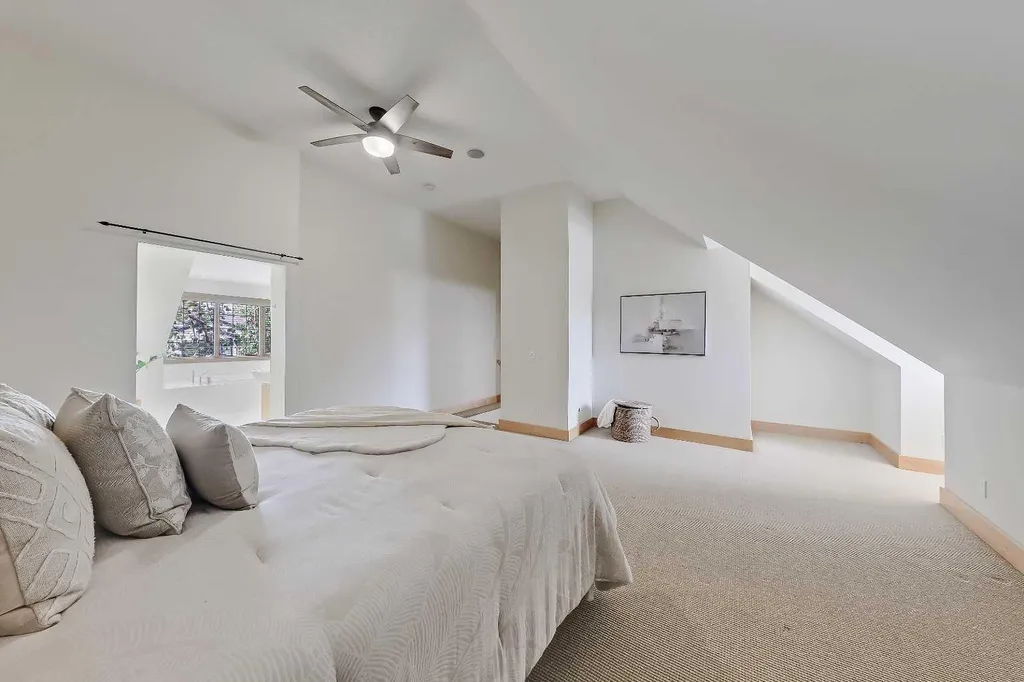 17 Somme Boulevard SW Calgary AB T2T 6K7