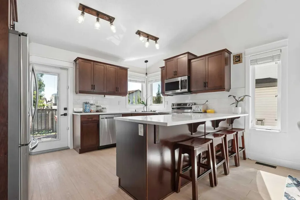 27 Firelight Way W Lethbridge AB T1J 4W1