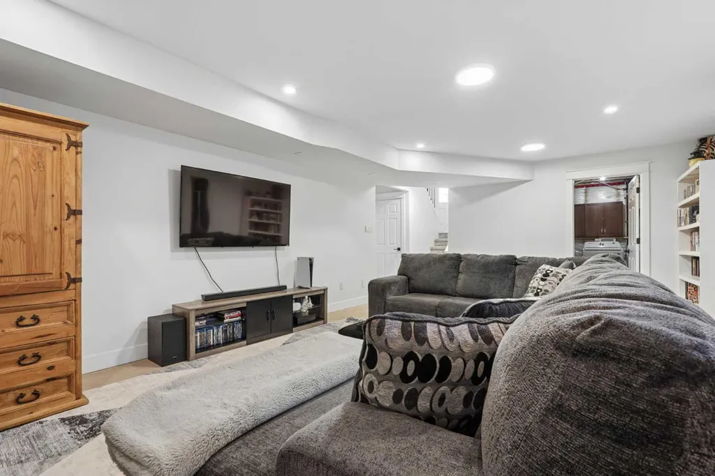 27 Firelight Way W Lethbridge AB T1J 4W1