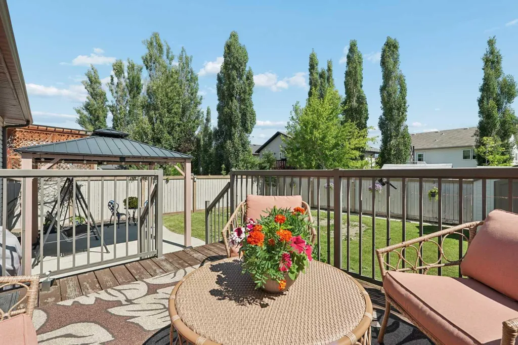27 Firelight Way W Lethbridge AB T1J 4W1