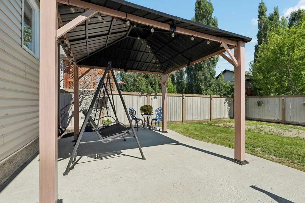 27 Firelight Way W Lethbridge AB T1J 4W1