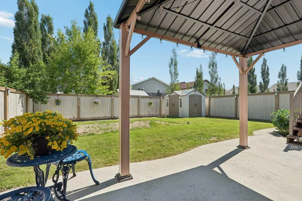 27 Firelight Way W Lethbridge AB T1J 4W1