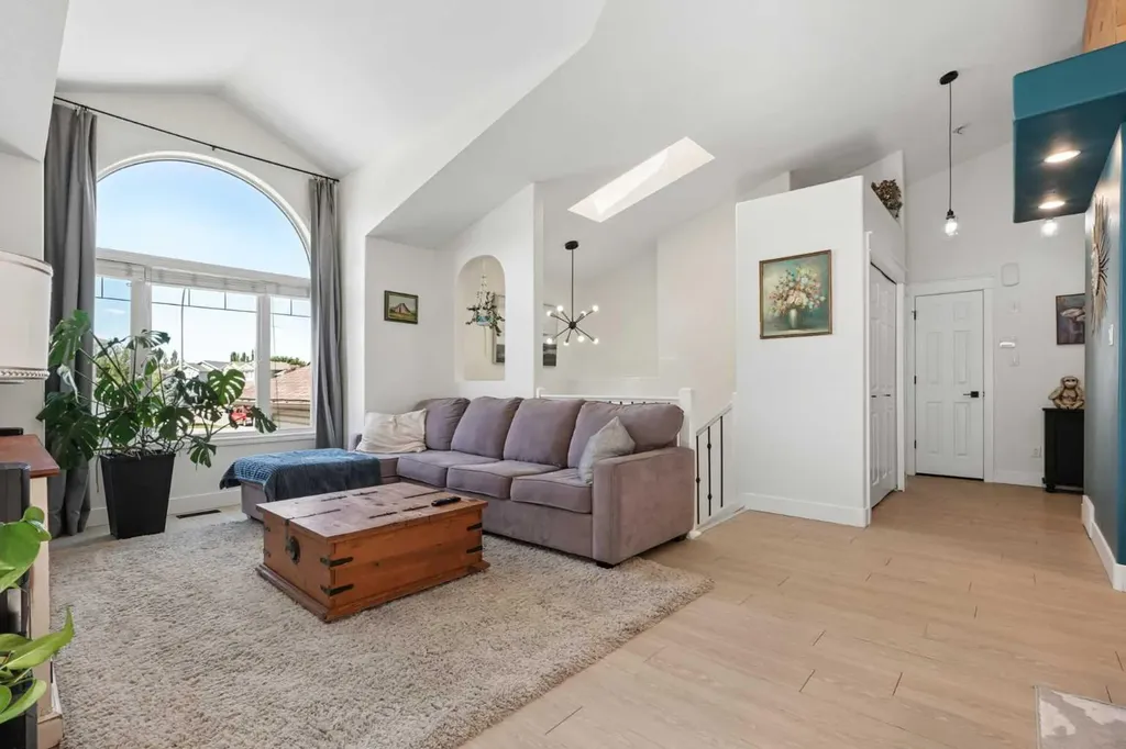 27 Firelight Way W Lethbridge AB T1J 4W1