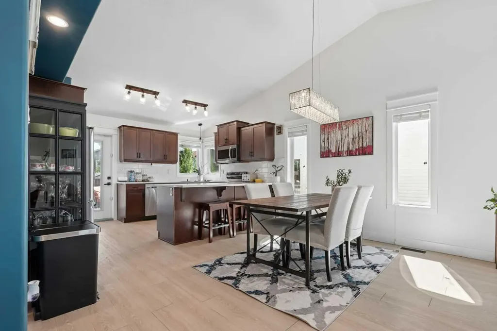 27 Firelight Way W Lethbridge AB T1J 4W1