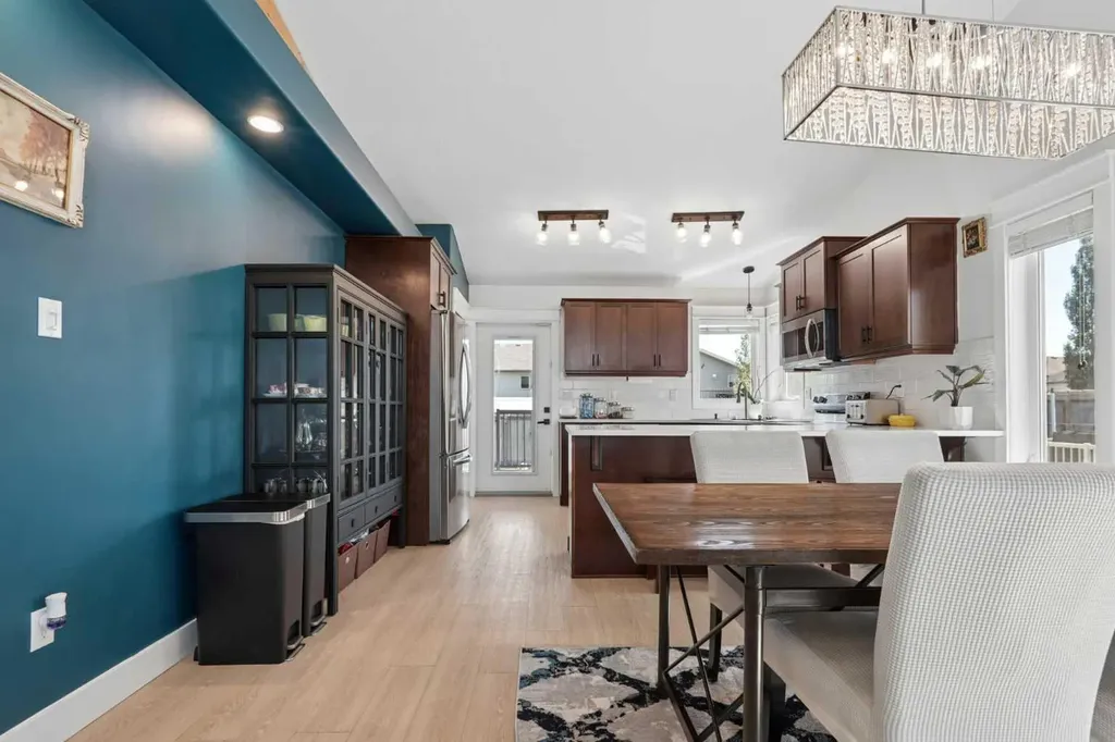 27 Firelight Way W Lethbridge AB T1J 4W1