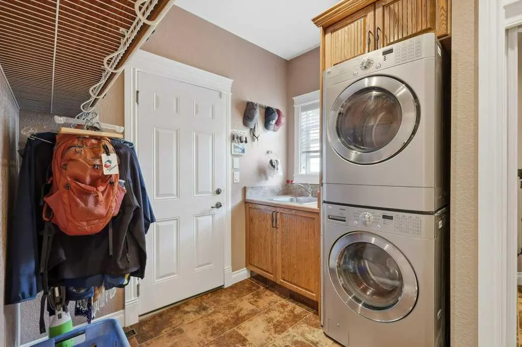 28 Oakdale Place Red Deer AB T4P 0E1