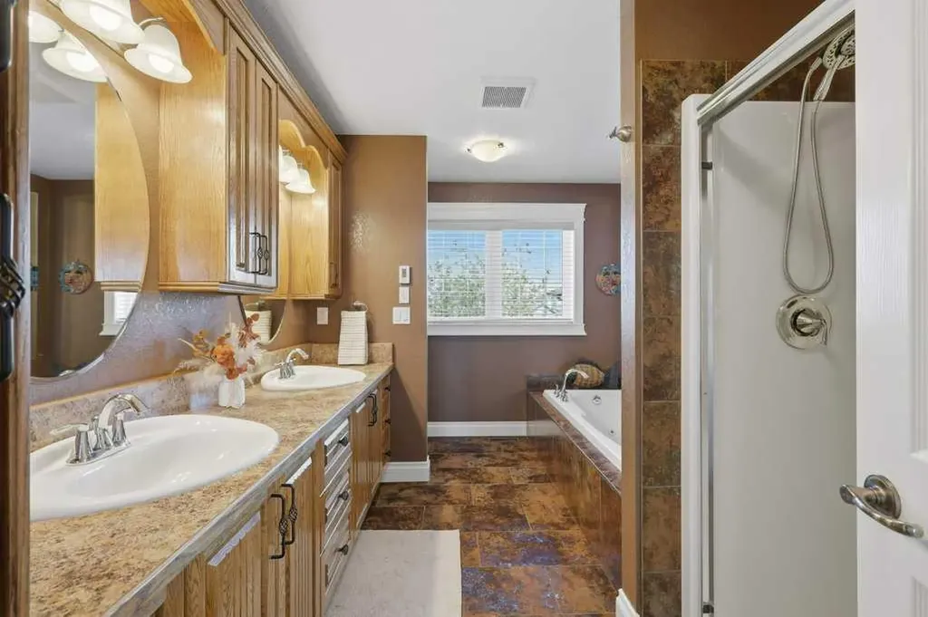 28 Oakdale Place Red Deer AB T4P 0E1