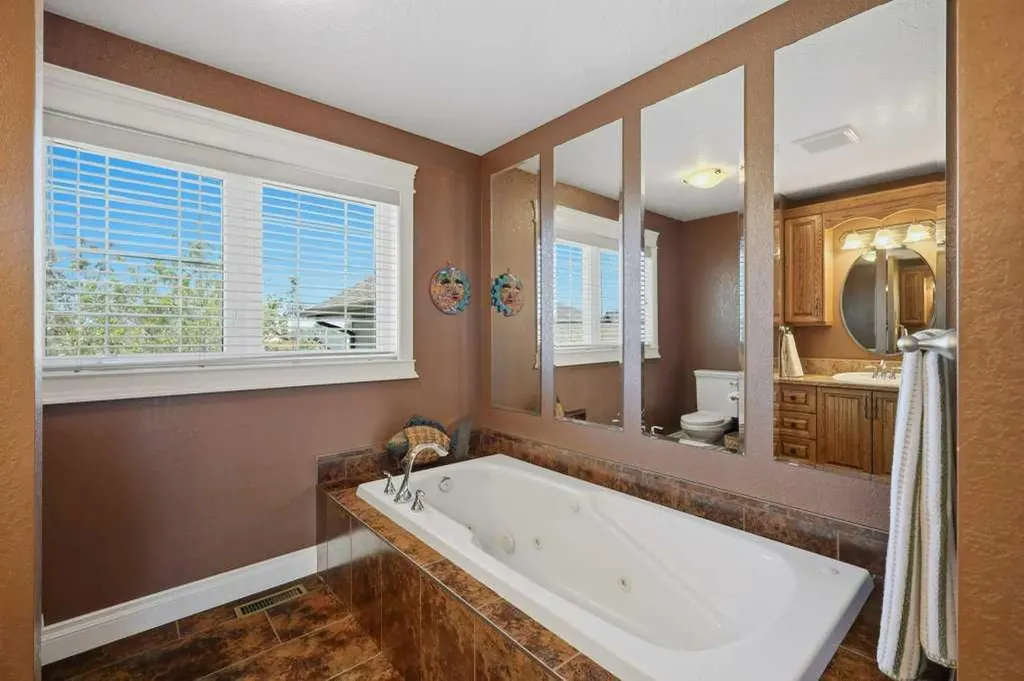 28 Oakdale Place Red Deer AB T4P 0E1