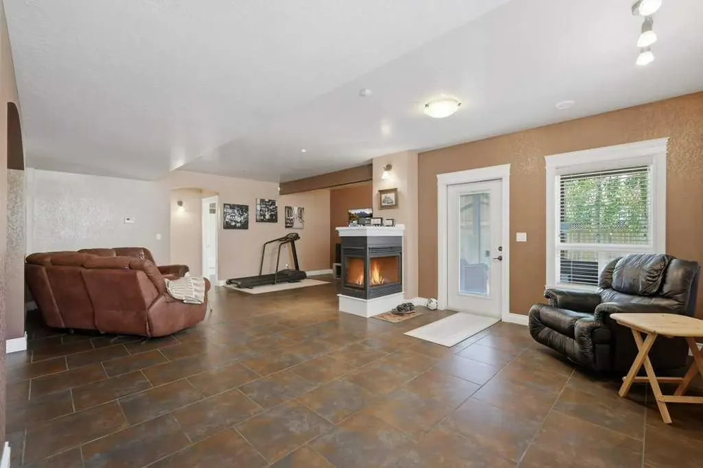 28 Oakdale Place Red Deer AB T4P 0E1