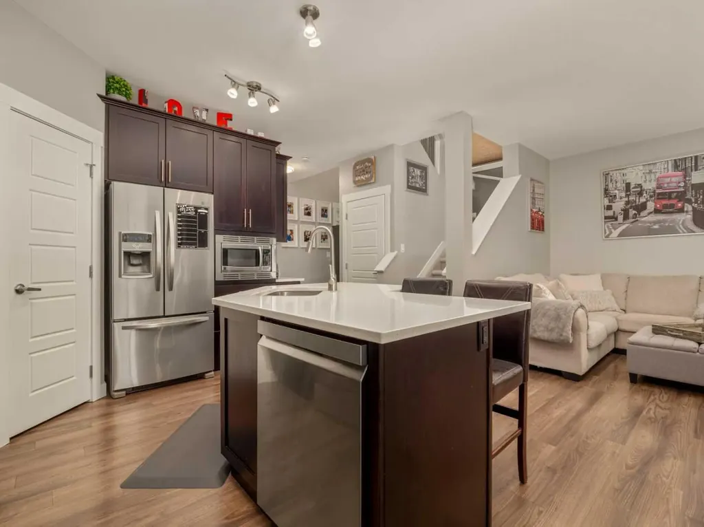 386 Moonlight Way W Lethbridge AB T1J 5K1