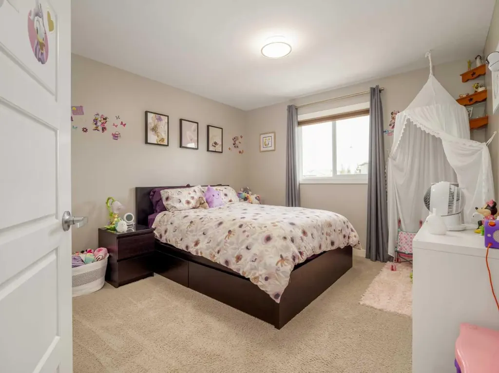 386 Moonlight Way W Lethbridge AB T1J 5K1