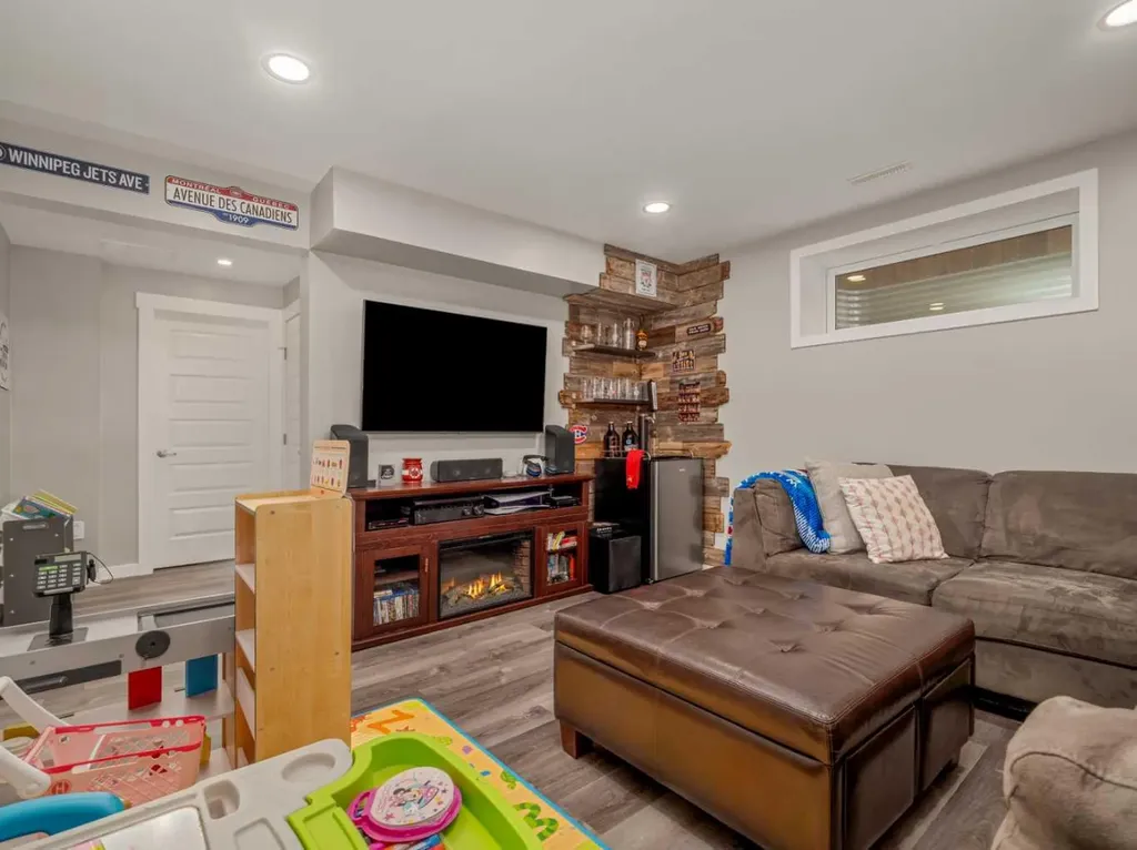 386 Moonlight Way W Lethbridge AB T1J 5K1