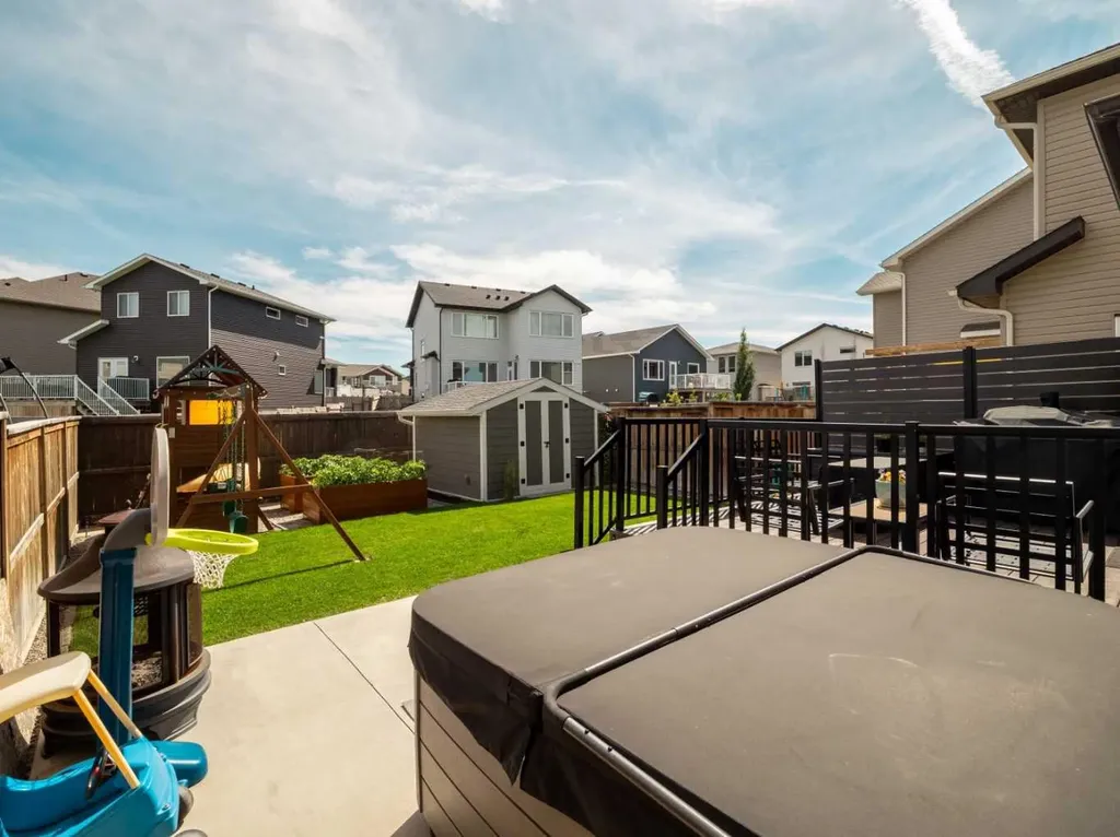 386 Moonlight Way W Lethbridge AB T1J 5K1