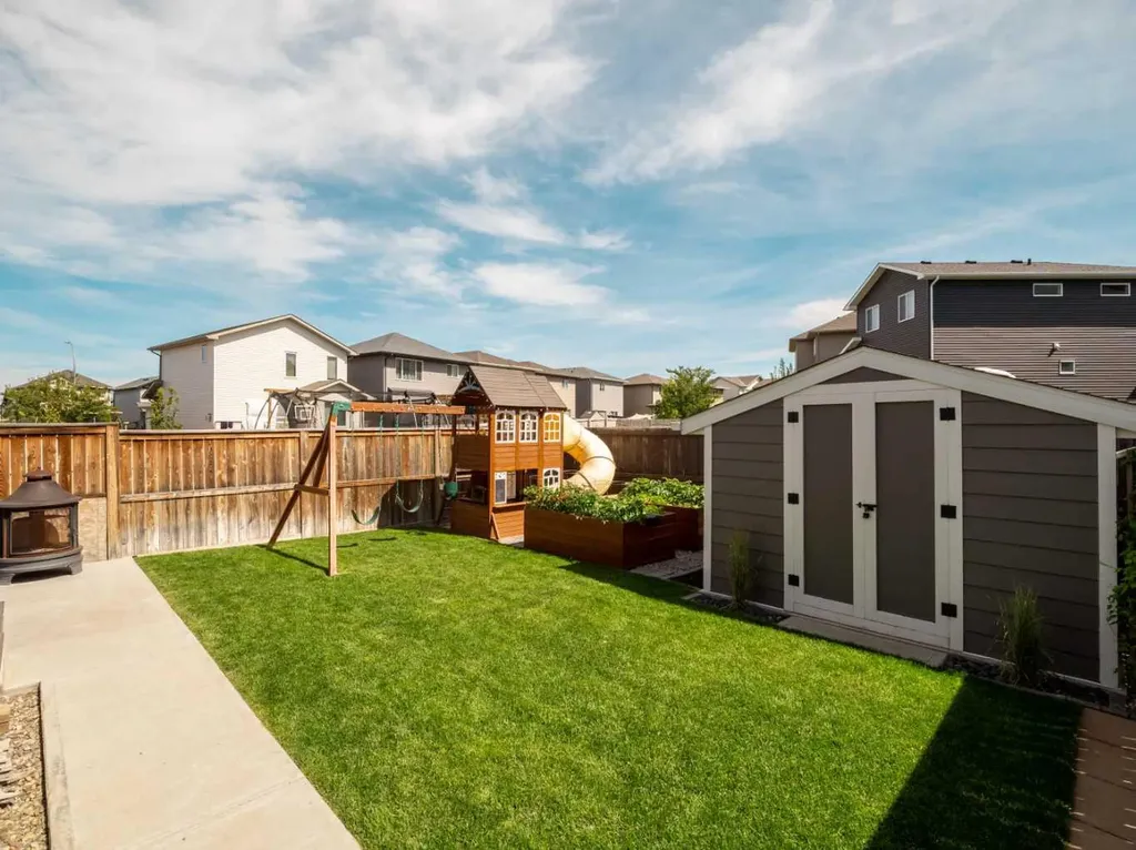 386 Moonlight Way W Lethbridge AB T1J 5K1