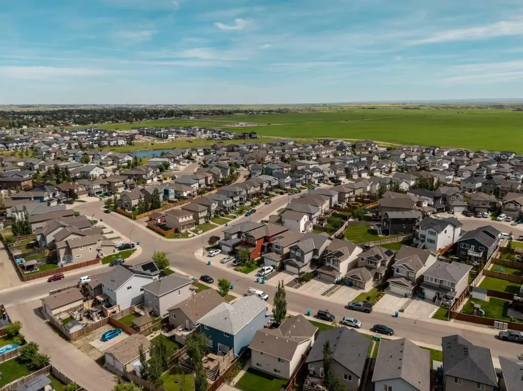 386 Moonlight Way W Lethbridge AB T1J 5K1