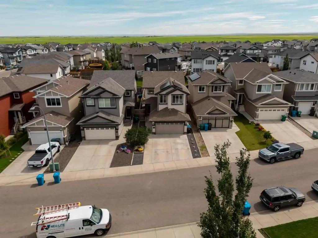 386 Moonlight Way W Lethbridge AB T1J 5K1