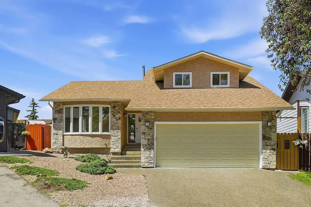 43 Beaconsfield Place NW Calgary AB T3K1W8
