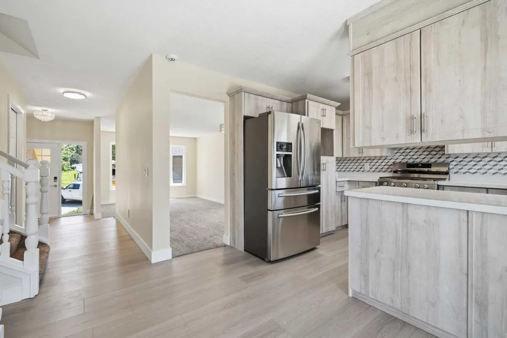 43 Beaconsfield Place NW Calgary AB T3K1W8