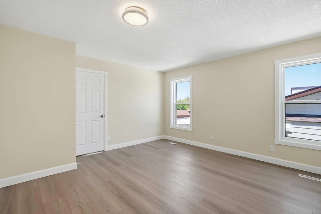43 Beaconsfield Place NW Calgary AB T3K1W8